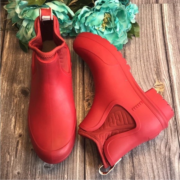 Uggs Droplet Chevonne Ribbon Red Women's Ankle Rain Boots.
Size 6 - Picture 4 of 9